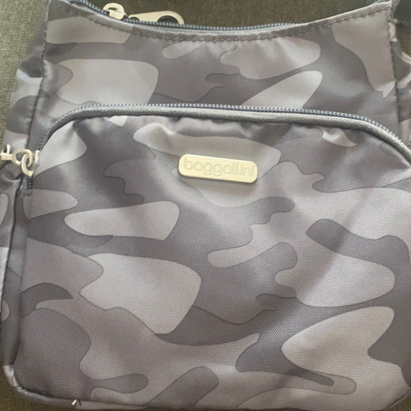 🤍🖤Baggallini Joey Bagg, Mini Crossbody, Black & Gray Camo - Picture 2 of 7